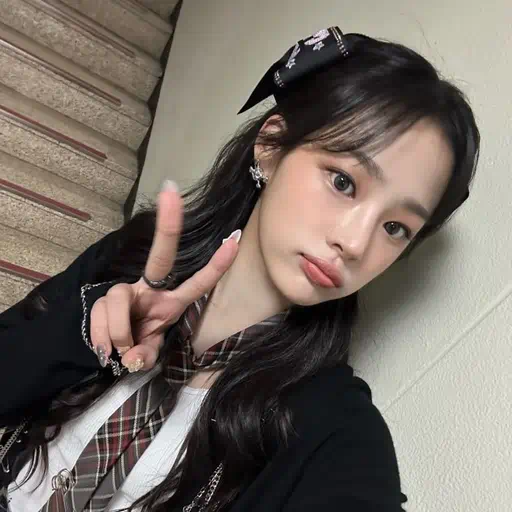 ✿    minji    𖹭    .    she her's avatar