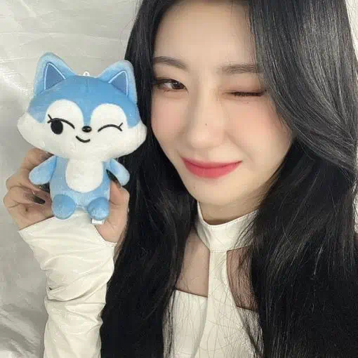 ✿    chaeryeong    𖹭    .    she her's avatar