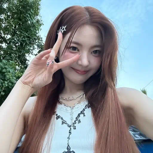 ✿    lia / jisu    𖹭    .    she they's avatar
