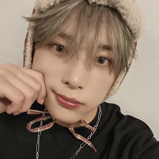 ✿    harua    𖹭    .    he they's avatar