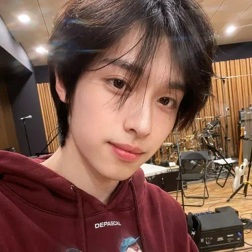 ✿    gaon / jiseok    𖹭    .    he they's avatar